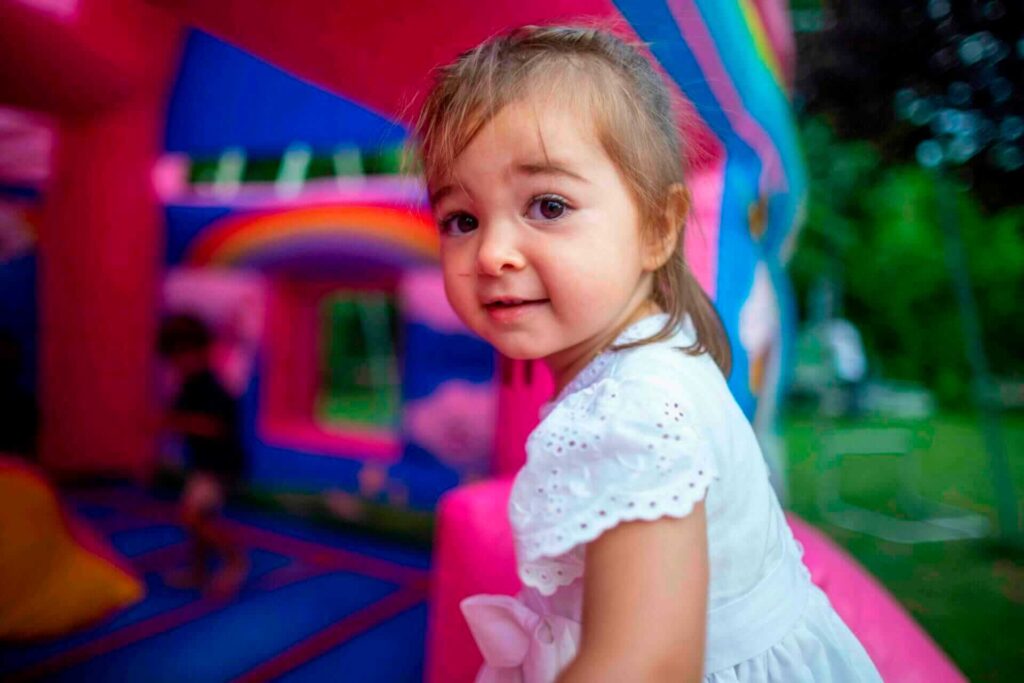 Scène de réception après une cérémonie familiale