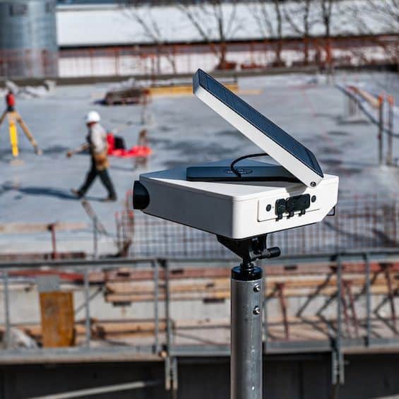 Prix Timelapse Chantier : Devis Sur Mesure | Picmediaprod 1 Caméra timelapse solaire installée sur chantier pour estimer prix timelapse