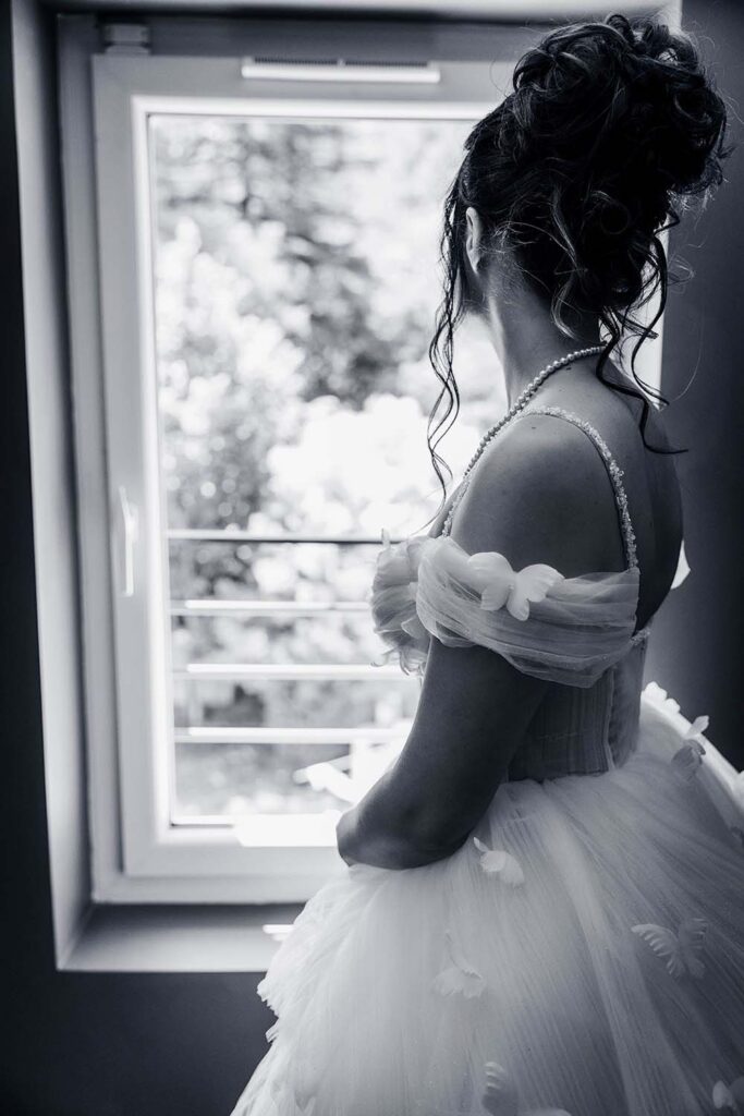 Mariée devant la fenêtre Mariee devant la fenetre