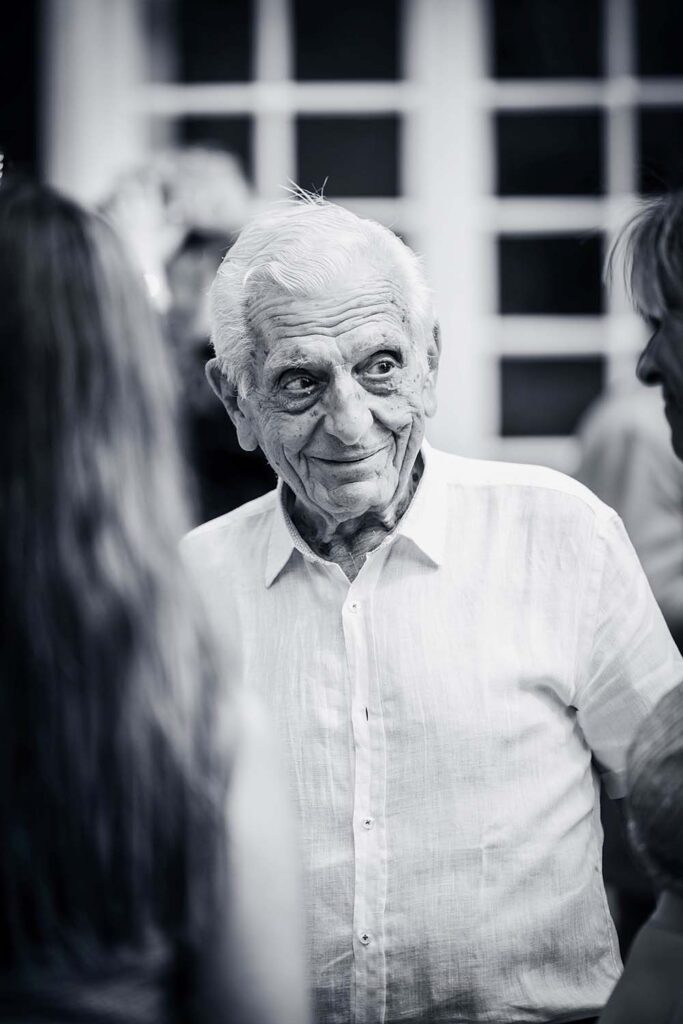 Sourire du grand père au mariage Sourire du grand pere au mariage