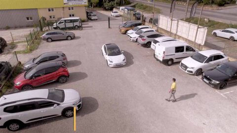 Arrivée d’un véhicule au parking Yellow Park