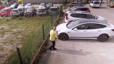 Contrôle visuel d’un véhicule pris en charge par Yellow Park