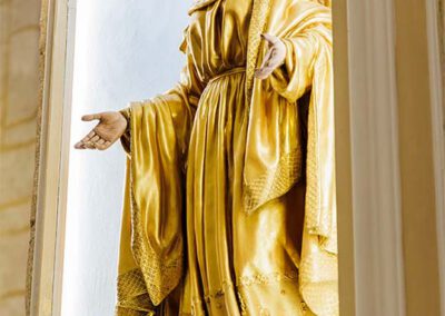 Statue de la Vierge Marie dans l’église d’Ensuès-la-Redonne pendant le baptême de Léanza