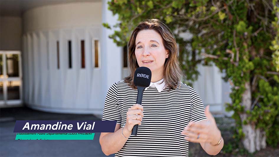Interviews – plans propres, fond sobre Témoignage filmé dans le cadre d’une démarche QVCT