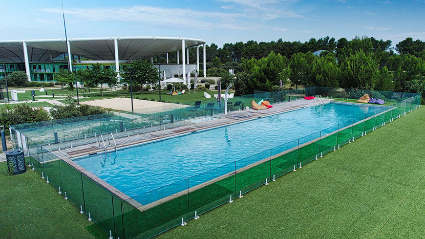 Vue proche aérienne piscine The Camp Photo de drone - Piscine en extérieur