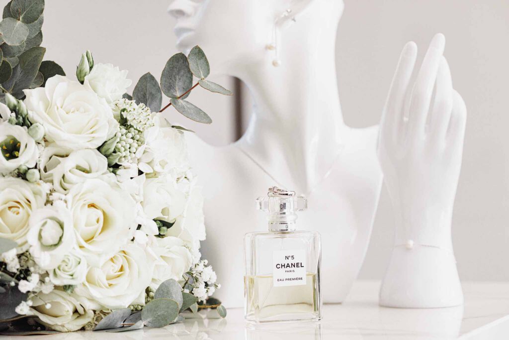 Portfolio mariage à Aix-en-Provence 5 Bouquet, parfum et bijoux de mariée