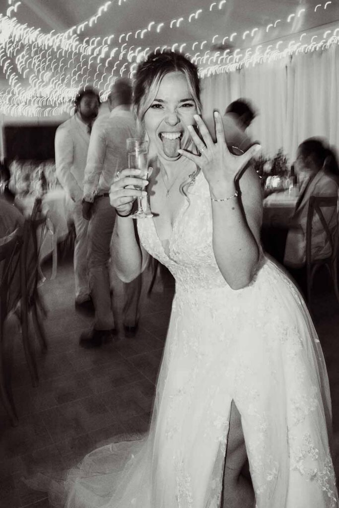 Portfolio mariage à Aix-en-Provence 14 Mariée sur la piste de danse
