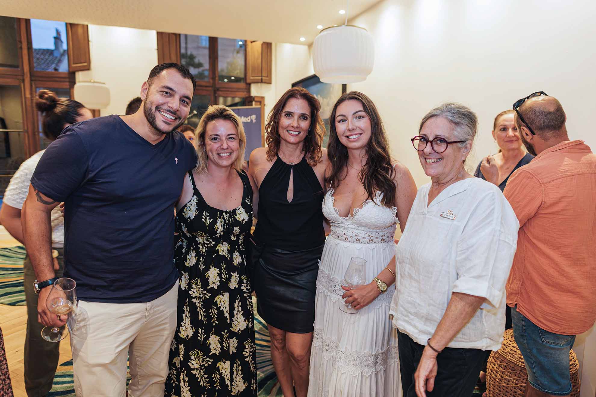 Groupe d’invités lors de l’anniversaire de Wellness Développement à Aix-en-Provence