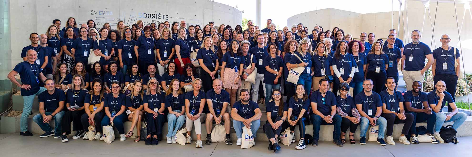 Photo de groupe pendant un séminaire d’entreprise à Aix-en-Provence